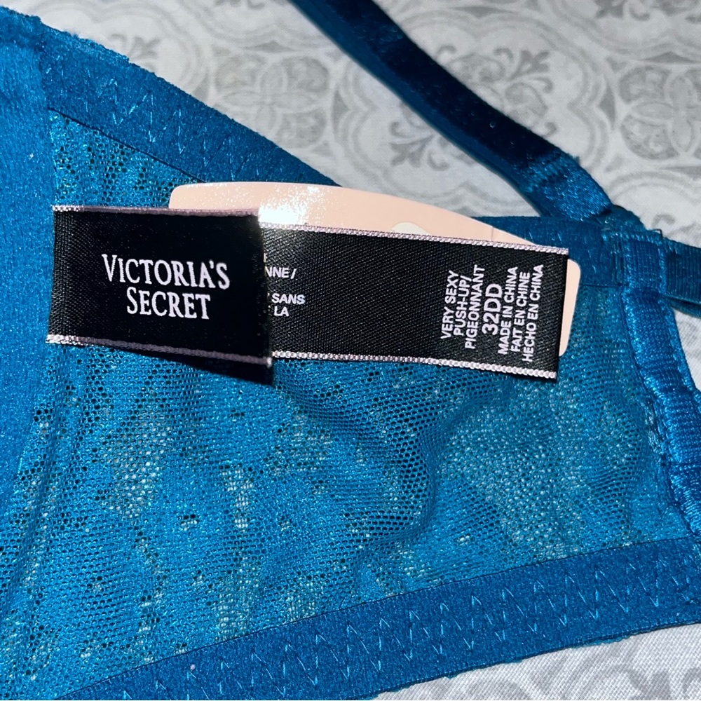 NEW Victoria Secret Very Sexy Collection Push Up Pigeonnant Bra Size 32DD - Picture 6 of 9